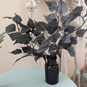 Black leaves vase